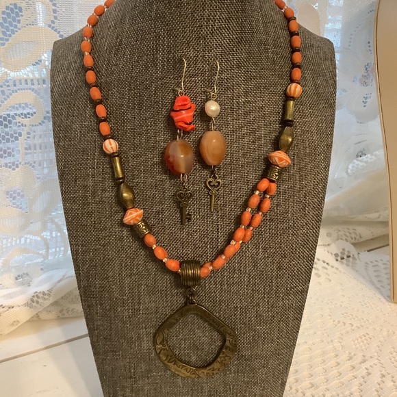 Cold water creek necklace and agate earrings - Picture 10 of 11